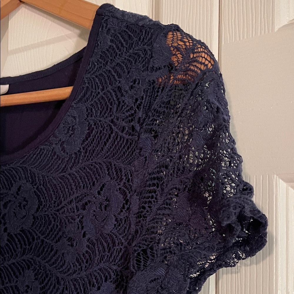 Leo & Nicole Elegant Navy Lace Top